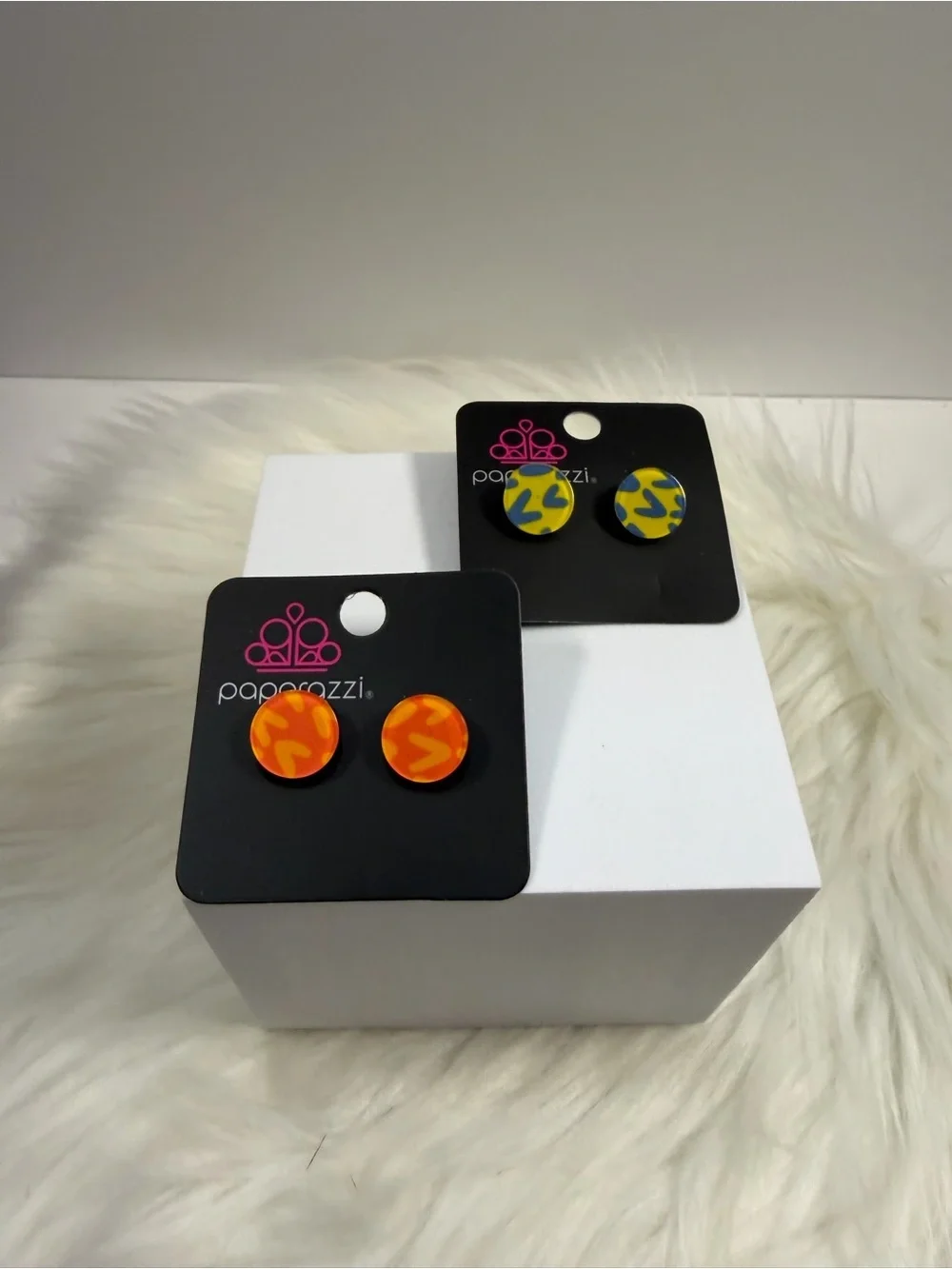 🩷5/$10🩷 Paparazzi Kids Orange Camo Stud Earrings - Bright Orange